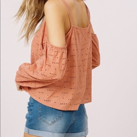 💕 Embroidery Cotton Off the Shoulder Top 💕 - Picture 2 of 6